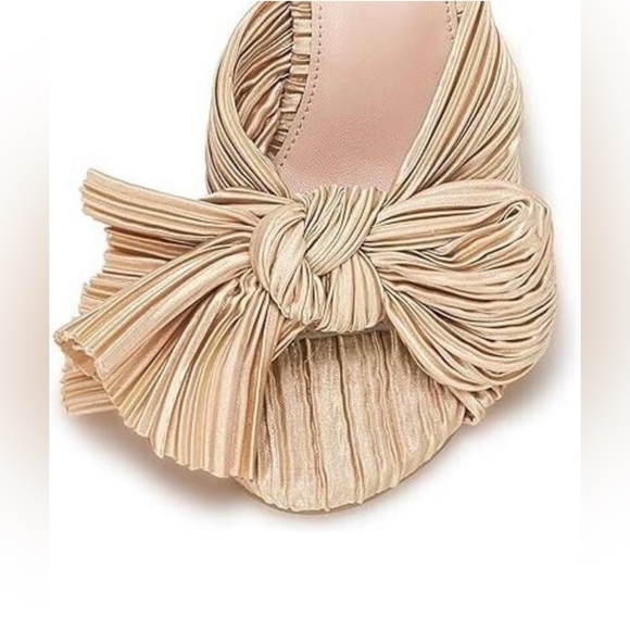 Gold Bow Heels - Picture 5 of 6